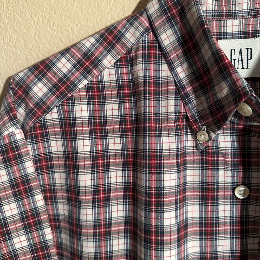 GAP Men's Red Plaid Shirt - Picture 3 of 5